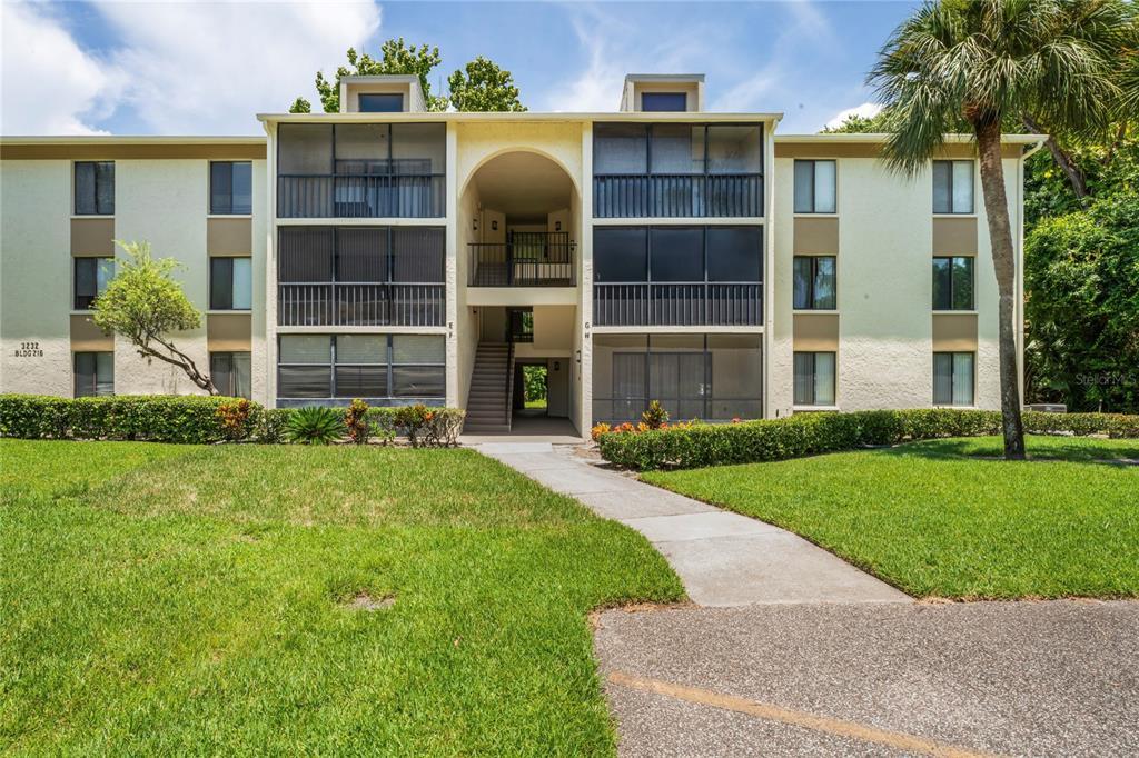 Picture of 3232 Lake Pine Way E Unit H2, Tarpon Springs, FL 34688