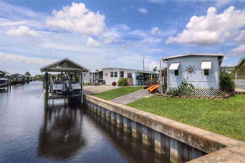 Picture of 126 S Saint Thomas Circle, Apollo Beach FL 33572
