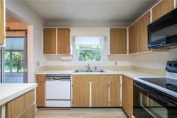 Picture of 832 S Hill Avenue Unit 10, Deland, FL 32724
