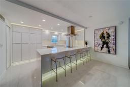Picture of 105 4Th Avenue Ne Unit 215, St Petersburg, FL 33701