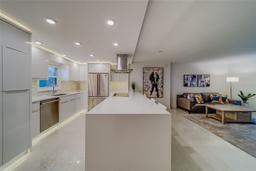 Picture of 105 4Th Avenue Ne Unit 215, St Petersburg, FL 33701