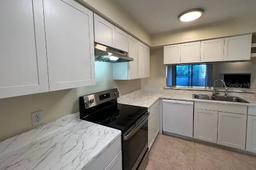 Picture of 5615 San Juan Avenue Unit 411, Jacksonville, FL 32210