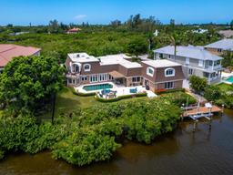 Picture of 815 Tropical Circle, Sarasota, FL 34242