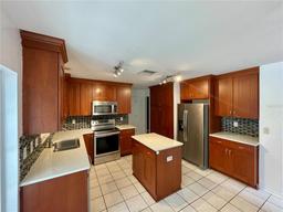 Picture of 4031 Quail Briar Drive, Valrico, FL 33596
