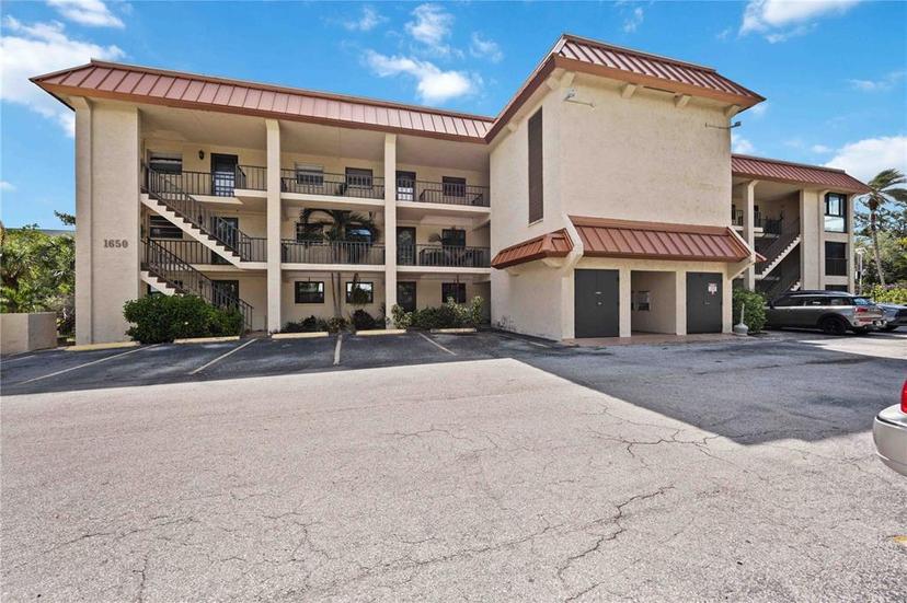 Picture of 1650 Pine Tree Lane Unit 103, Sarasota FL 34236