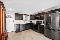 Picture of 1650 Pine Tree Lane Unit 103, Sarasota, FL 34236