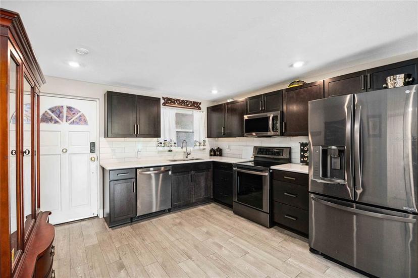 Picture of 1650 Pine Tree Lane Unit 103, Sarasota FL 34236