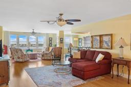 Picture of 5200 Brittany Drive S Unit 602, St Petersburg, FL 33715