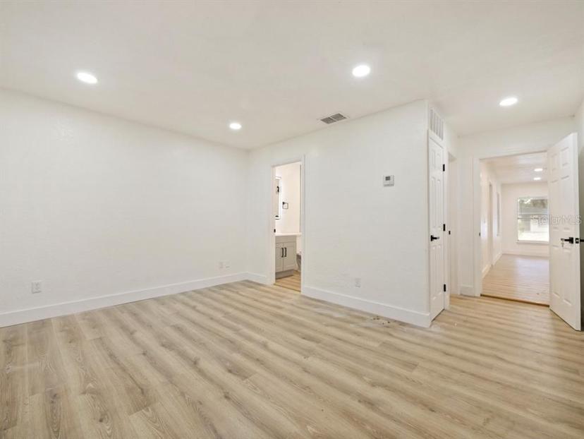 Picture of 8614 Tupelo Drive, Tampa FL 33637