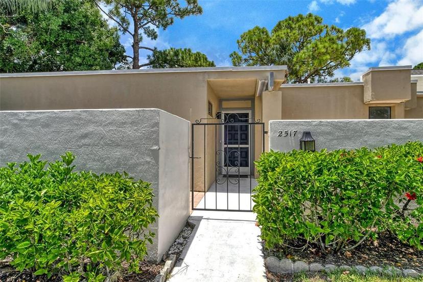 Picture of 2517 Glebe Farm Close Unit H-2, Sarasota FL 34235