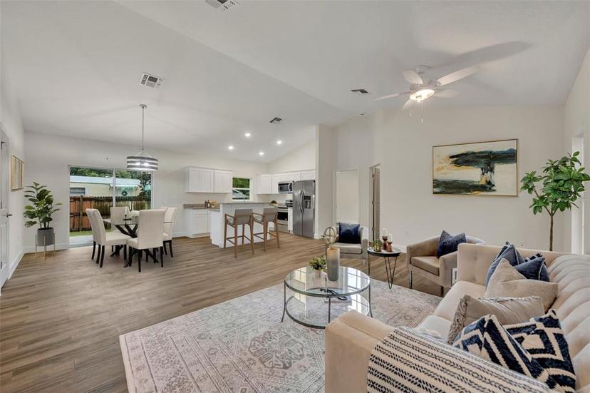 Picture of 210 E Baxter Street, De Leon Springs FL 32130