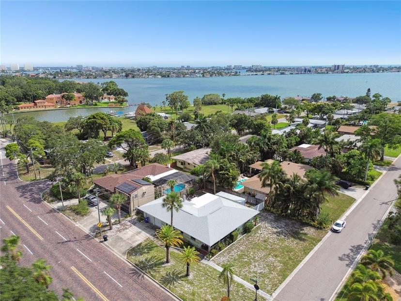 Picture of 7979 Garden Drive N, St Petersburg FL 33710