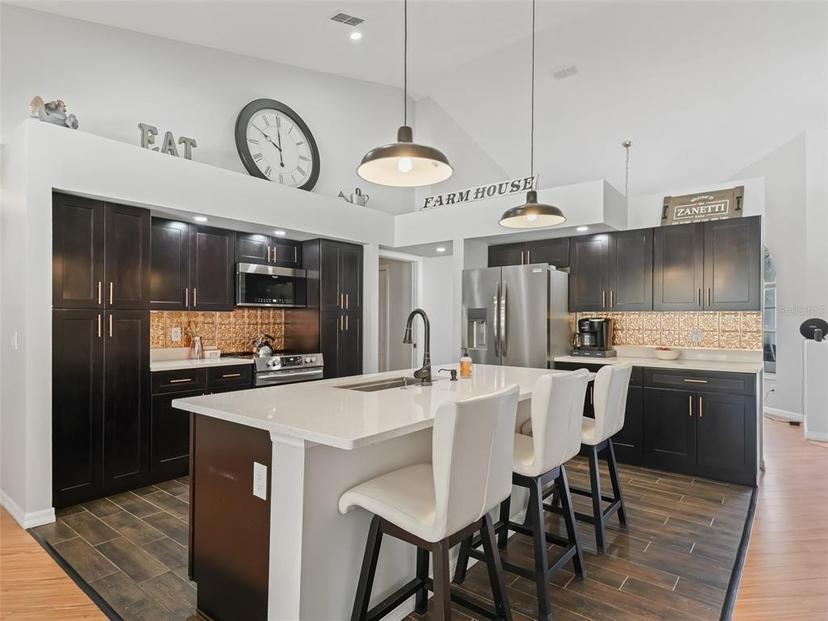 Picture of 11831 SW Highway 484, Dunnellon FL 34432