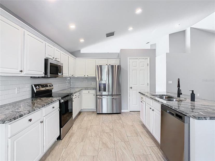 Picture of 665 Lake Clark Place, Lakeland FL 33813
