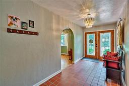 Picture of 4700 NW 19Th Place, Gainesville, FL 32605