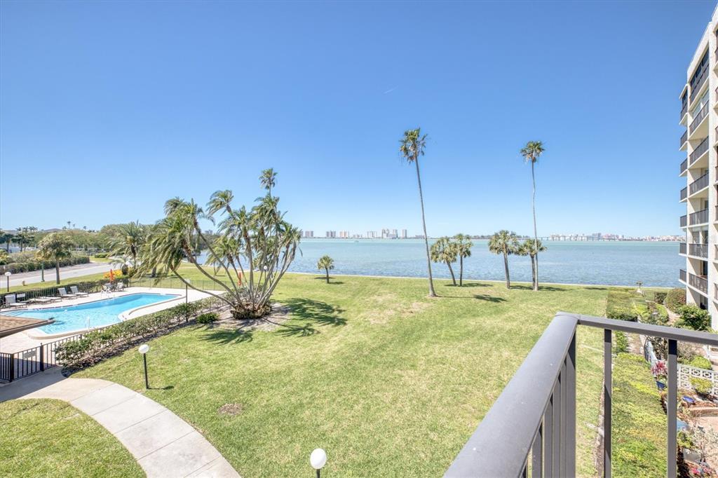 Picture of 100 Oakmont Lane Unit 301, Belleair, FL 33756