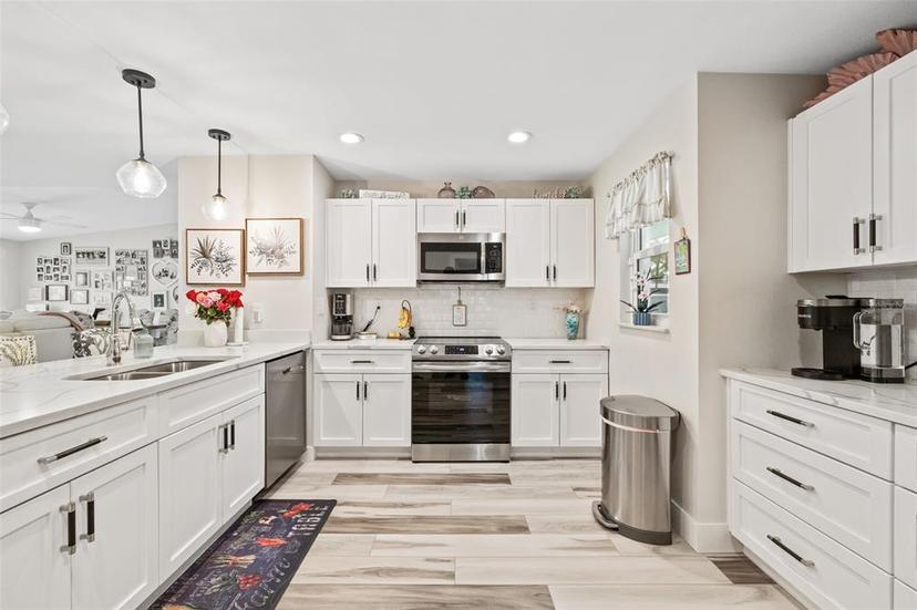 Picture of 5690 Bayview Drive, Seminole FL 33772