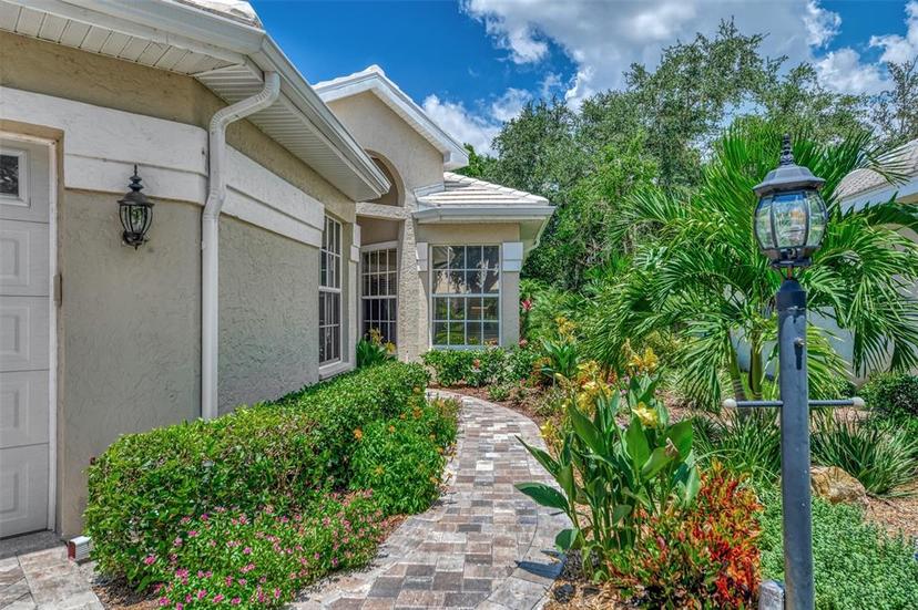 Picture of 546 Fallbrook Drive, Venice FL 34292