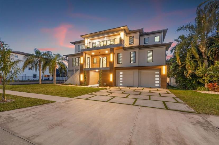 Picture of 5966 Bayview Circle S, St Petersburg FL 33707