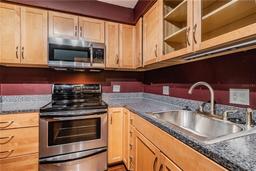 Picture of 4611 W Fig Street Unit 304, Tampa, FL 33609