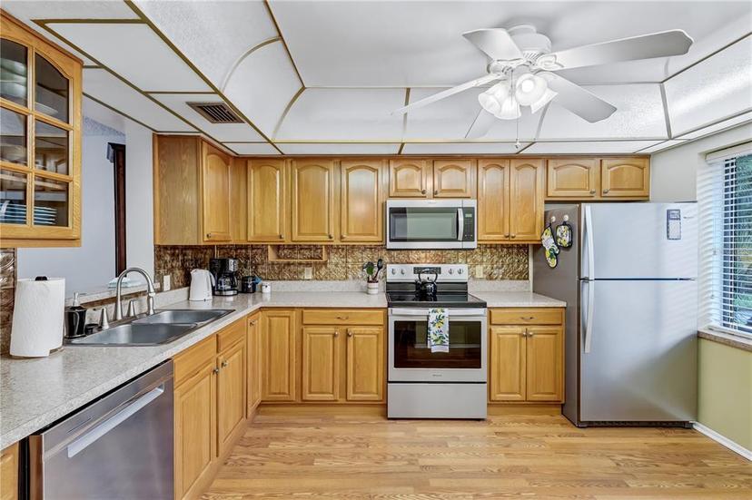 Picture of 19029 Us Highway 19 N Unit 12B, Clearwater FL 33764