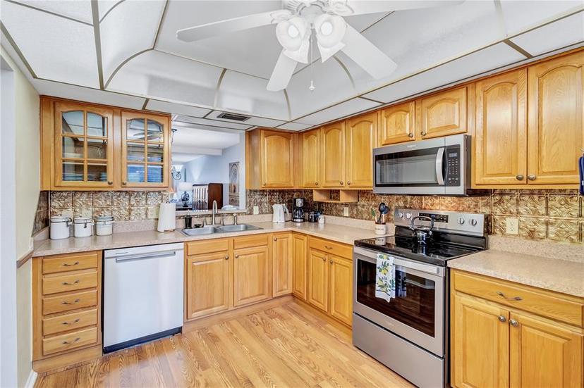 Picture of 19029 Us Highway 19 N Unit 12B, Clearwater FL 33764