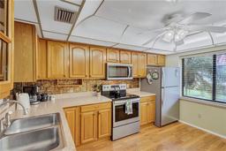 Picture of 19029 Us Highway 19 N Unit 12B, Clearwater, FL 33764