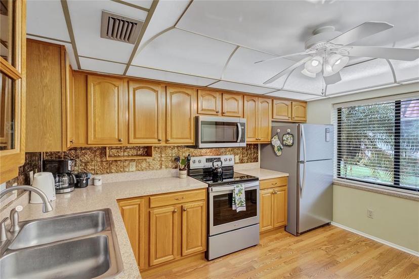 Picture of 19029 Us Highway 19 N Unit 12B, Clearwater FL 33764