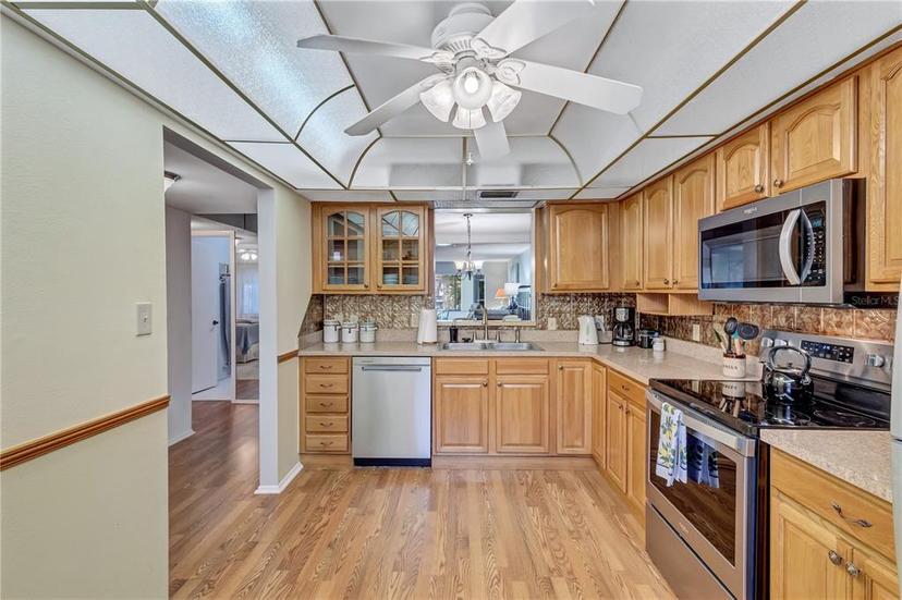 Picture of 19029 Us Highway 19 N Unit 12B, Clearwater FL 33764