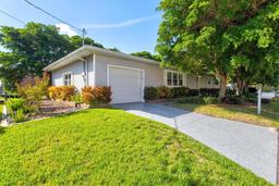 Picture of 780 Tarawitt Drive, Longboat Key, FL 34228