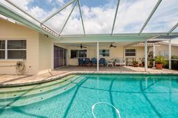 Picture of 1985 Michigan Avenue Ne, St Petersburg, FL 33703