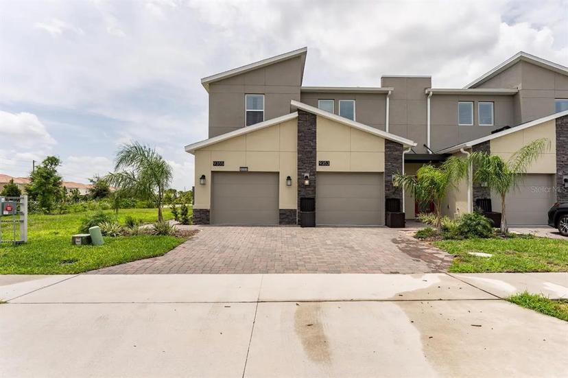 Picture of 9355 Sommerset Hills Drive Unit 9355, Davenport FL 33896