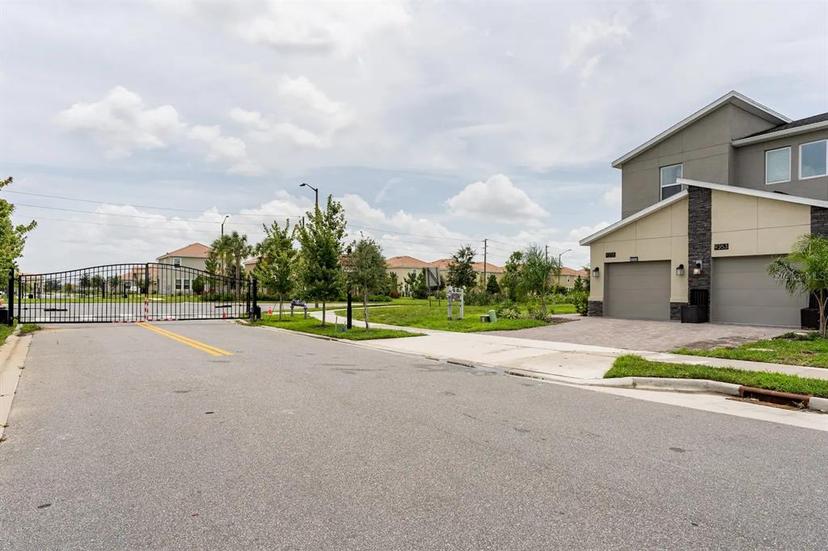 Picture of 9355 Sommerset Hills Drive Unit 9355, Davenport FL 33896