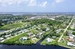 Picture of 6 Cove Lane, Englewood, FL 34223