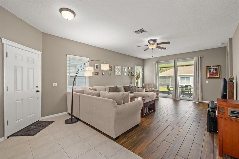 Picture of 6926 Surrey Oak Drive, Apollo Beach FL 33572