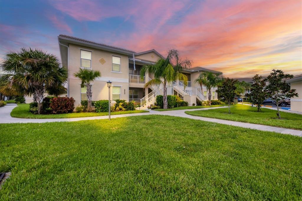 Picture of 200 Gardens Edge Drive Unit 213, Venice, FL 34285