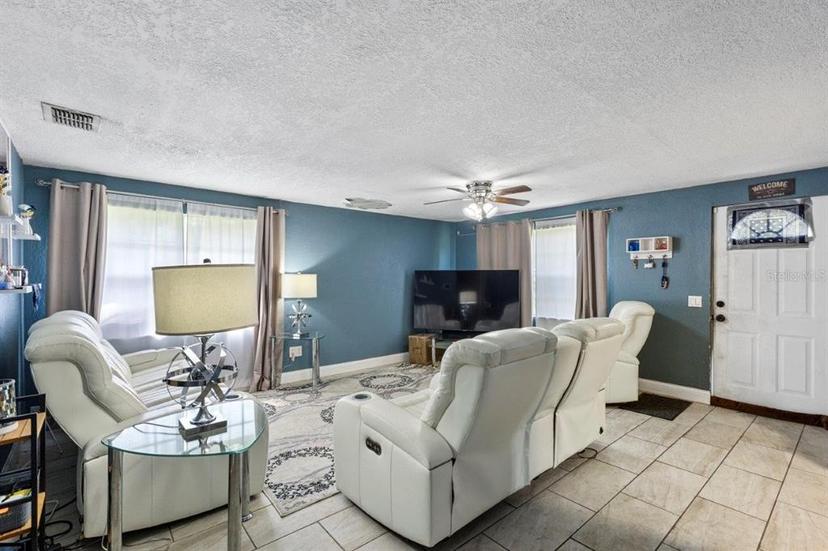 Picture of 105 2Nd Avenue Se, Ruskin FL 33570