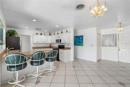 Picture of 11220 9Th Street E, Treasure Island, FL 33706