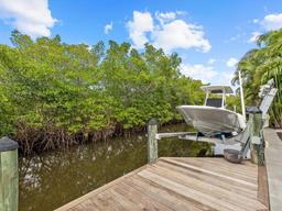 Picture of 705 Jungle Queen Way, Longboat Key, FL 34228