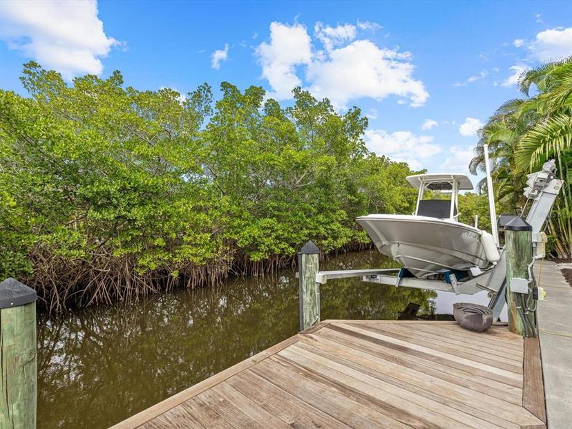 Picture of 705 Jungle Queen Way, Longboat Key FL 34228