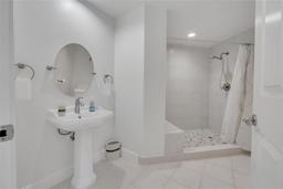 Picture of 231 Riverside Drive Unit 709, Daytona Beach, FL 32117