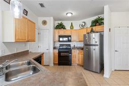 Picture of 612 Terrace Ridge Circle Unit 612, Davenport, FL 33896
