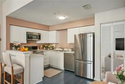 Picture of 701 Mirror Lake Drive N Unit 212, St Petersburg, FL 33701