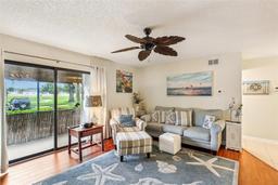 Picture of 2085 Hunters Glen Drive Unit 213, Dunedin, FL 34698