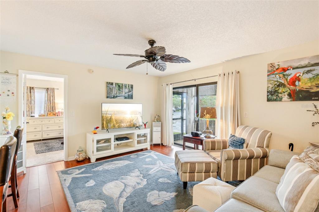 Picture of 2085 Hunters Glen Drive Unit 213, Dunedin, FL 34698