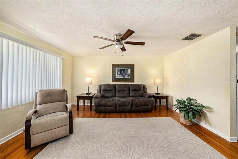 Picture of 707 2Nd Street Se, Largo FL 33771