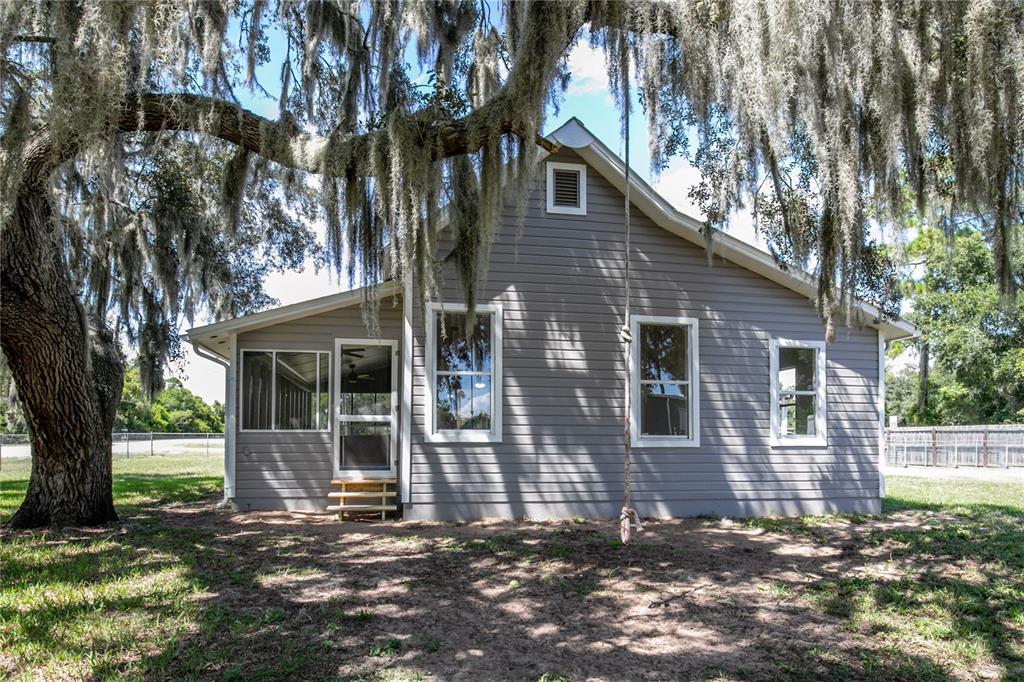 Picture of 19402 E 5Th Street, Umatilla, FL 32784