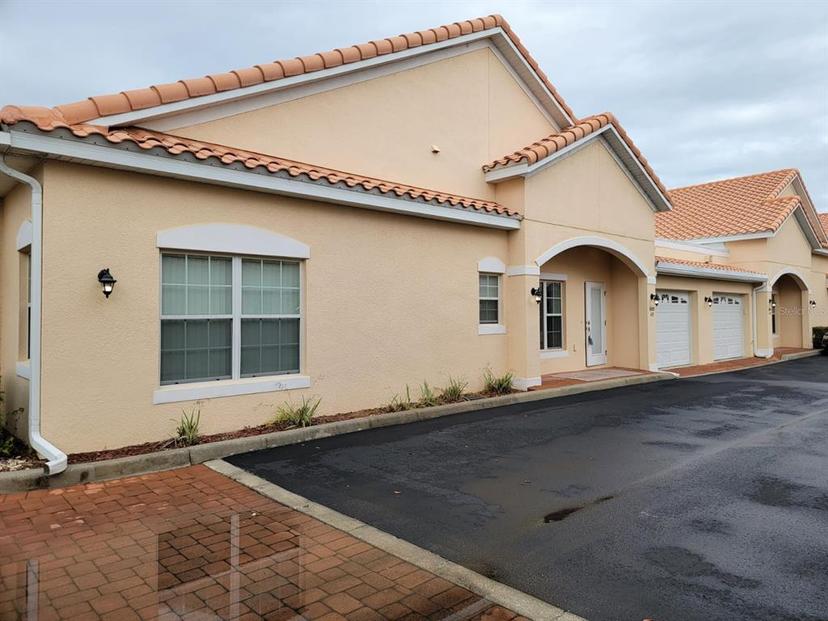 Picture of 332 David Walker Drive Unit J-2, Tavares FL 32778