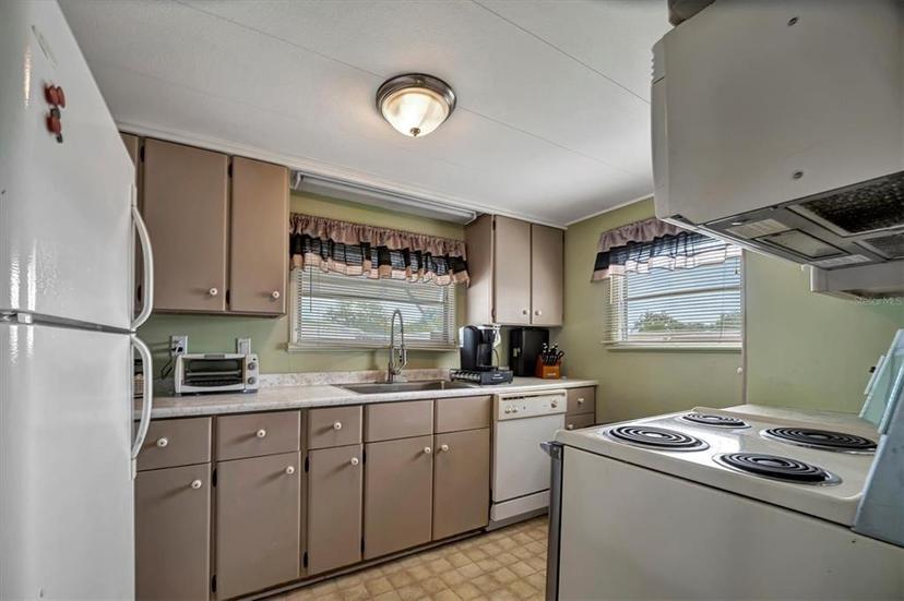 Picture of 122 E Saint Annes Circle, Apollo Beach FL 33572