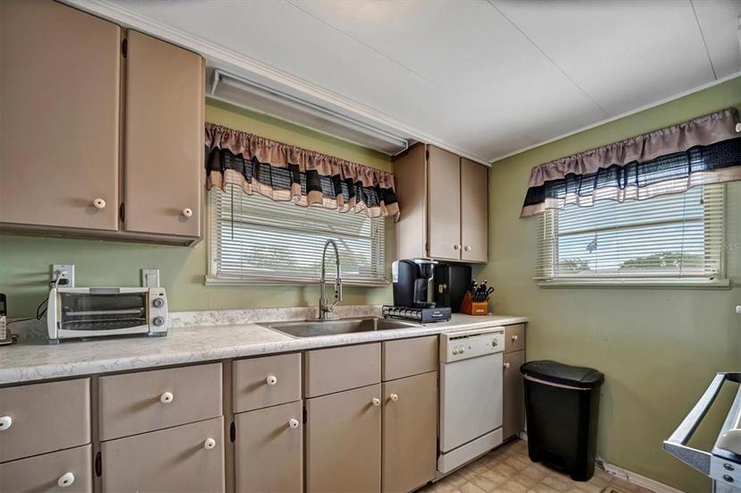 Picture of 122 E Saint Annes Circle, Apollo Beach FL 33572
